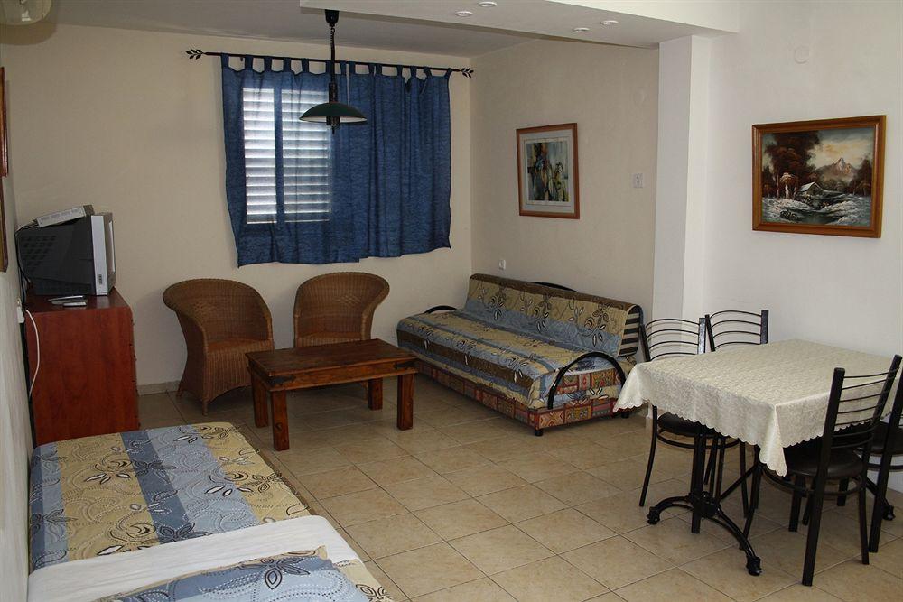 Ga'Aton Motel Nahariya Extérieur photo