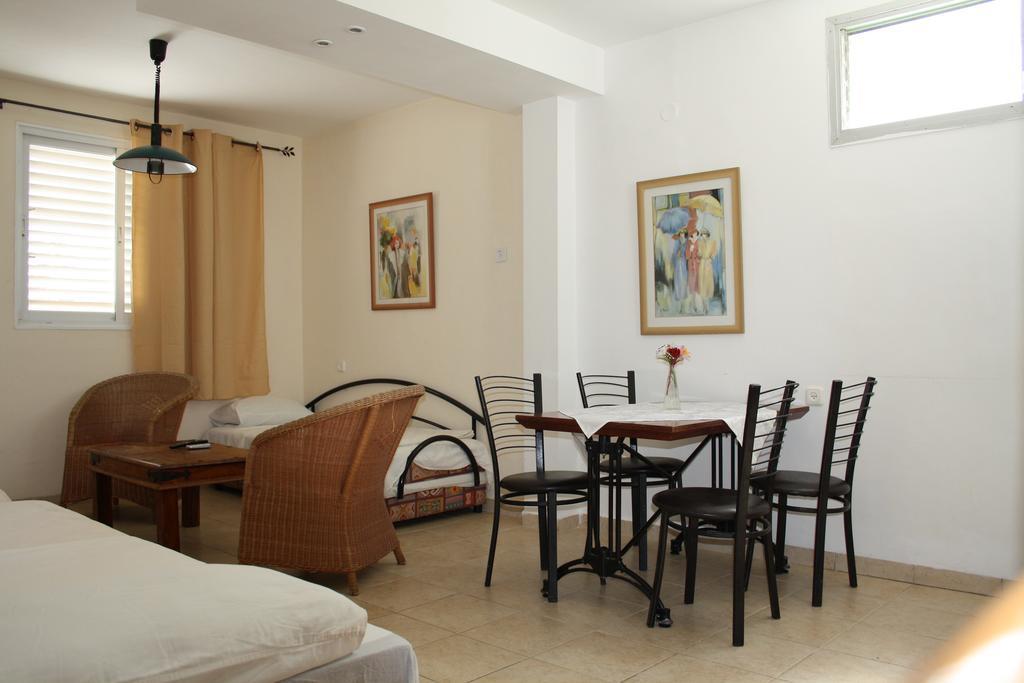 Ga'Aton Motel Nahariya Extérieur photo