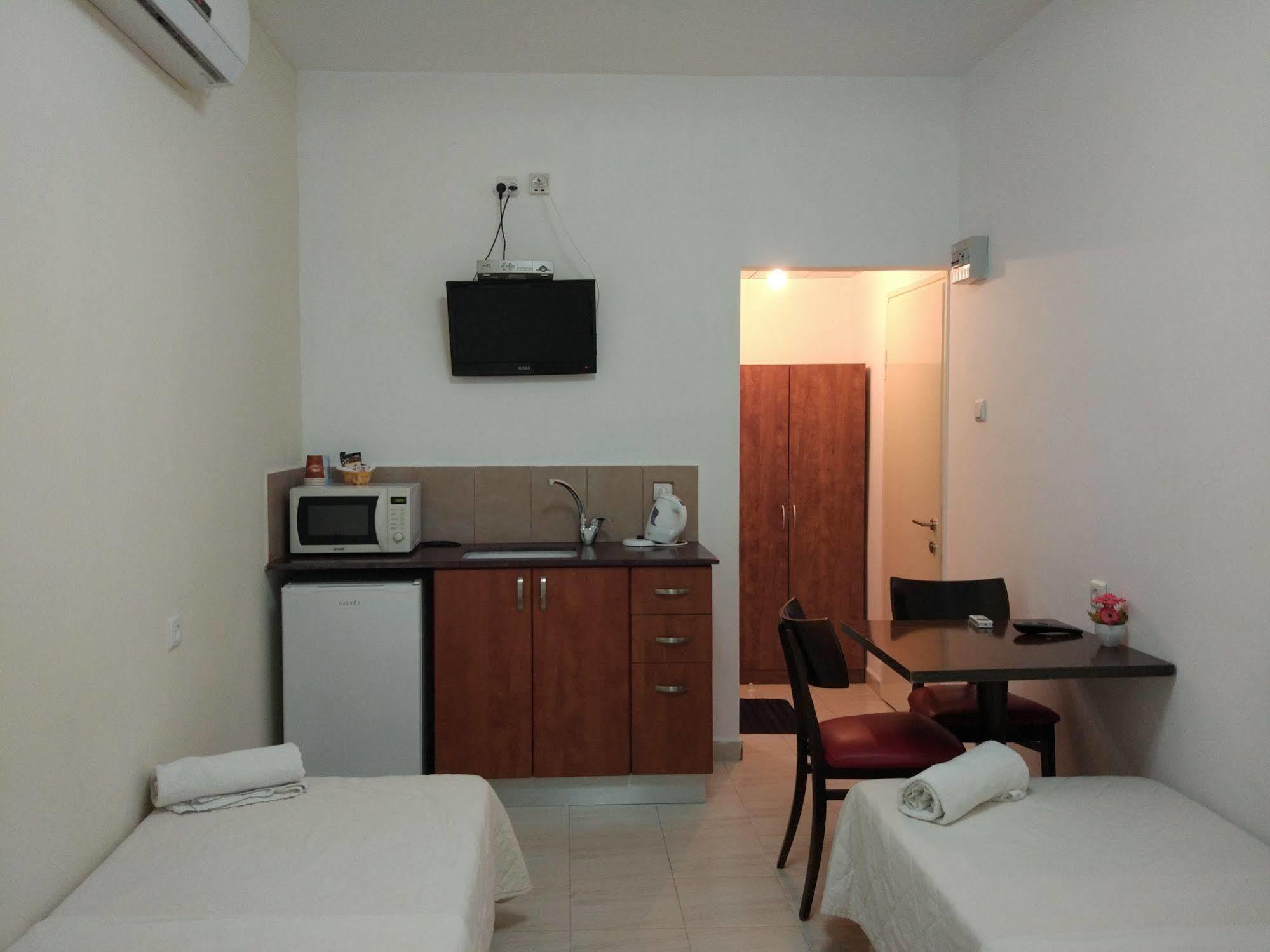 Ga'Aton Motel Nahariya Extérieur photo