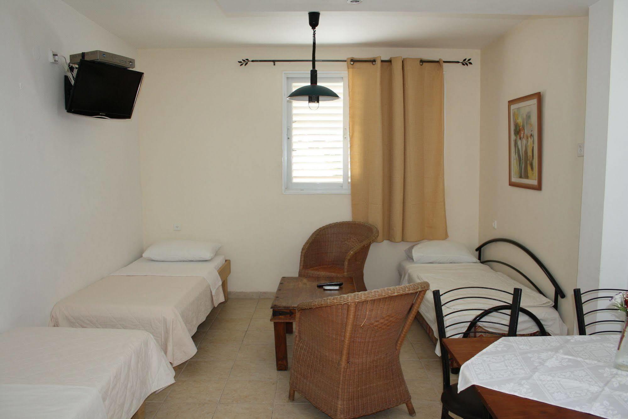 Ga'Aton Motel Nahariya Extérieur photo