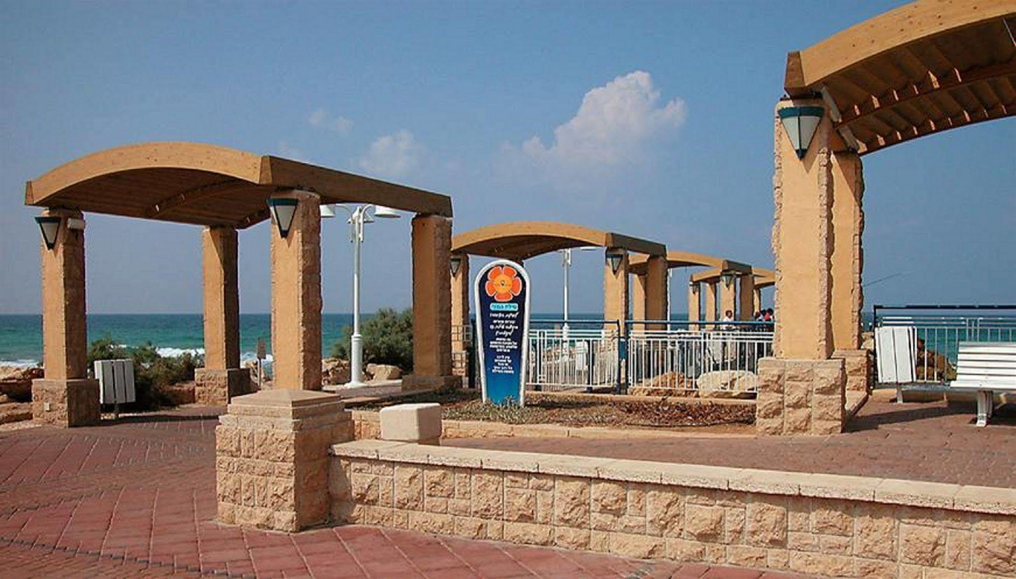Ga'Aton Motel Nahariya Extérieur photo