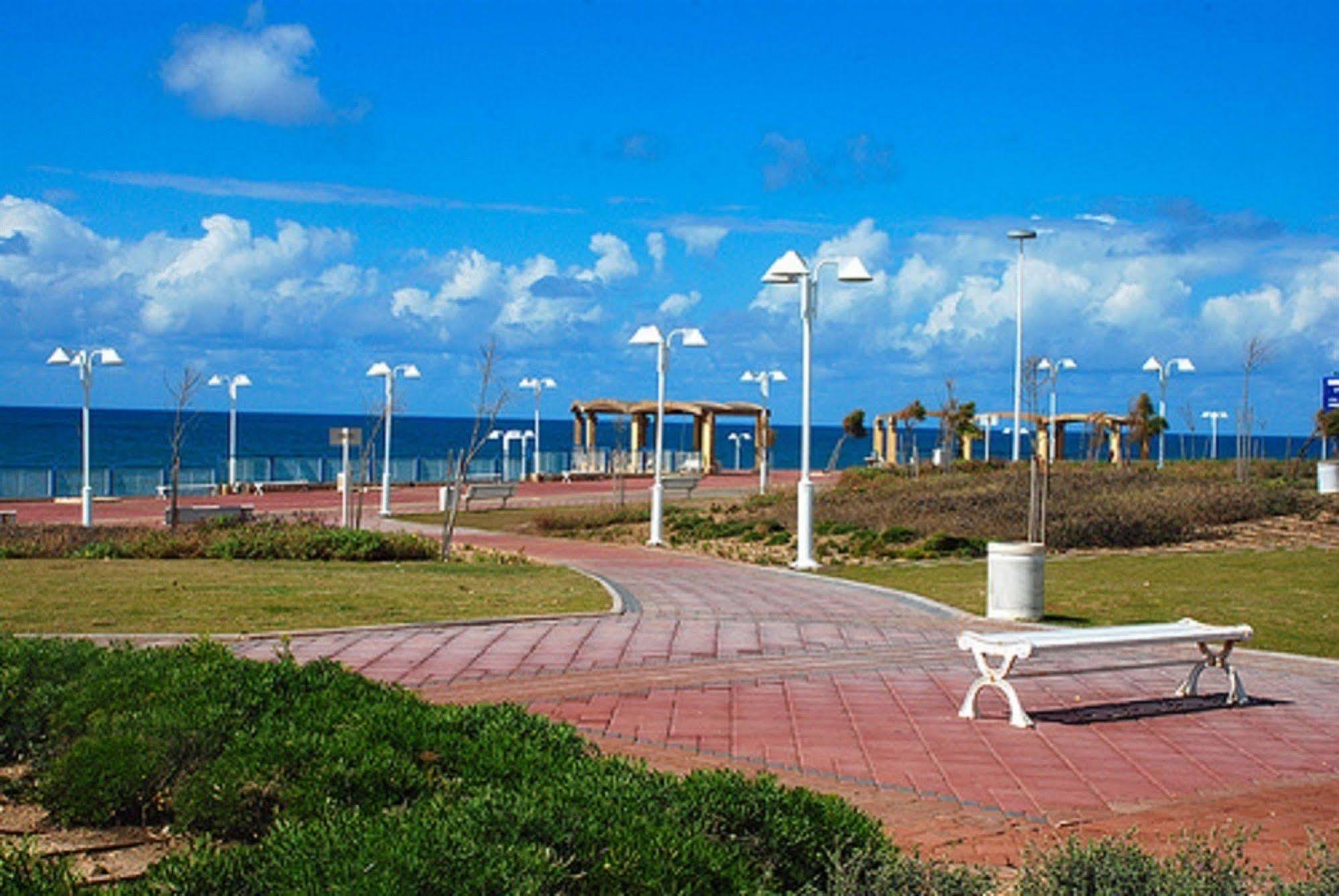 Ga'Aton Motel Nahariya Extérieur photo